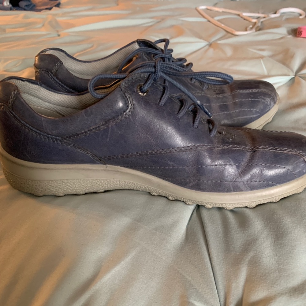 Blue flat shoes
